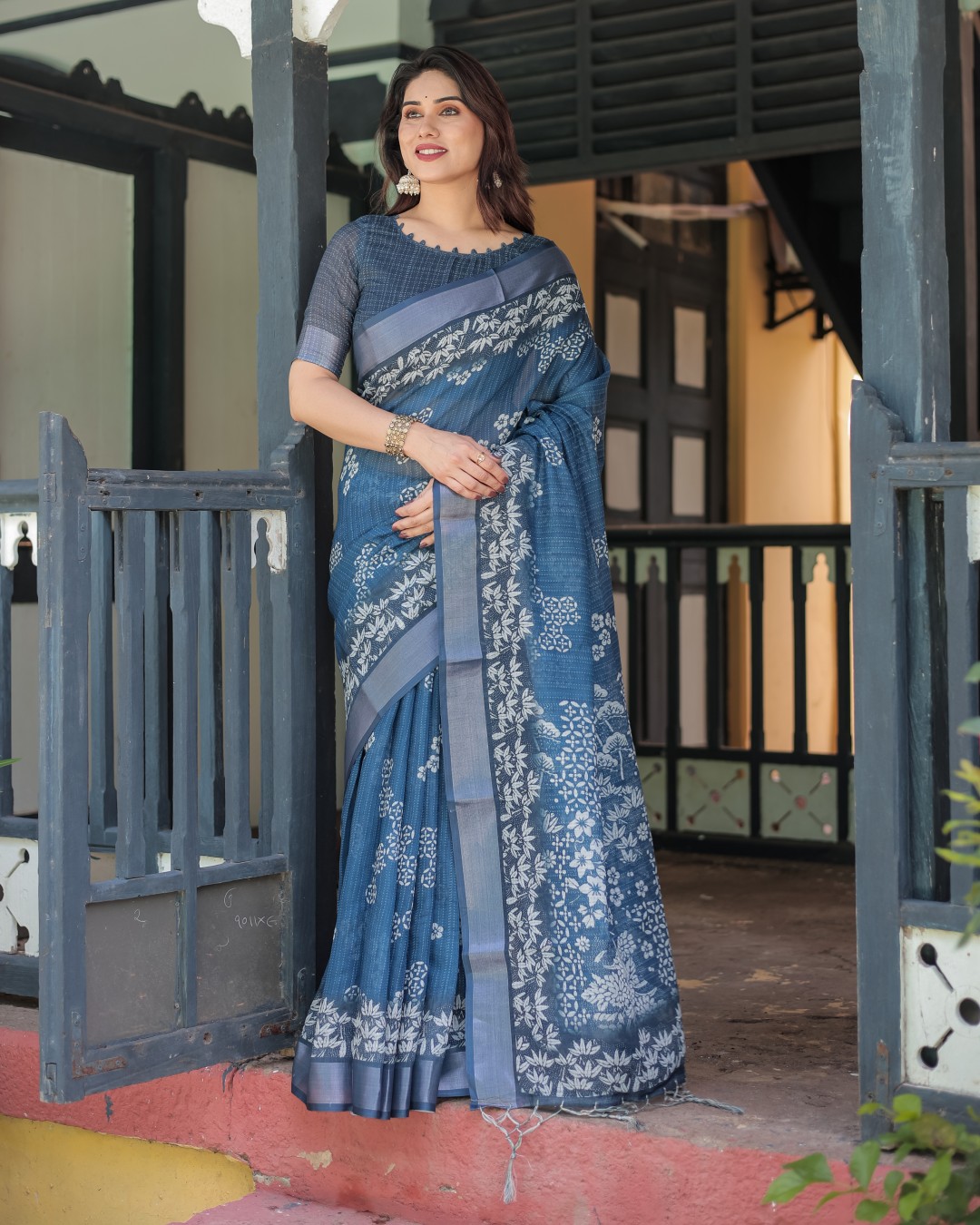 Pure Cotton Linen Saree with Floral and Foliage Prints, Contrast Border, and Tassels(Pack of 1)