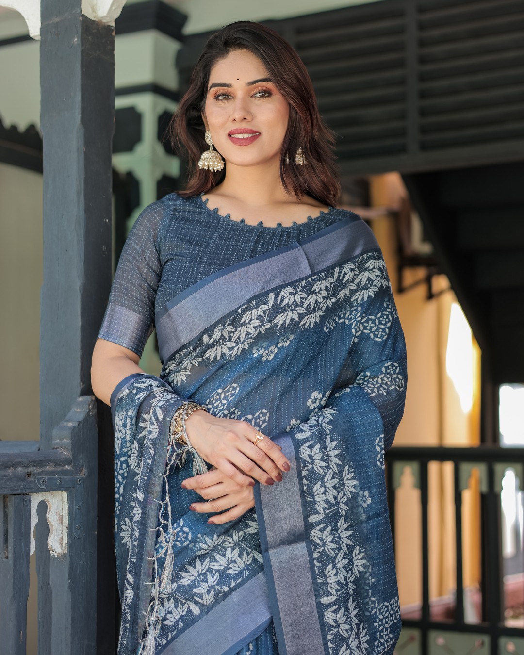 Pure Cotton Linen Saree with Floral and Foliage Prints, Contrast Border, and Tassels(Pack of 1)
