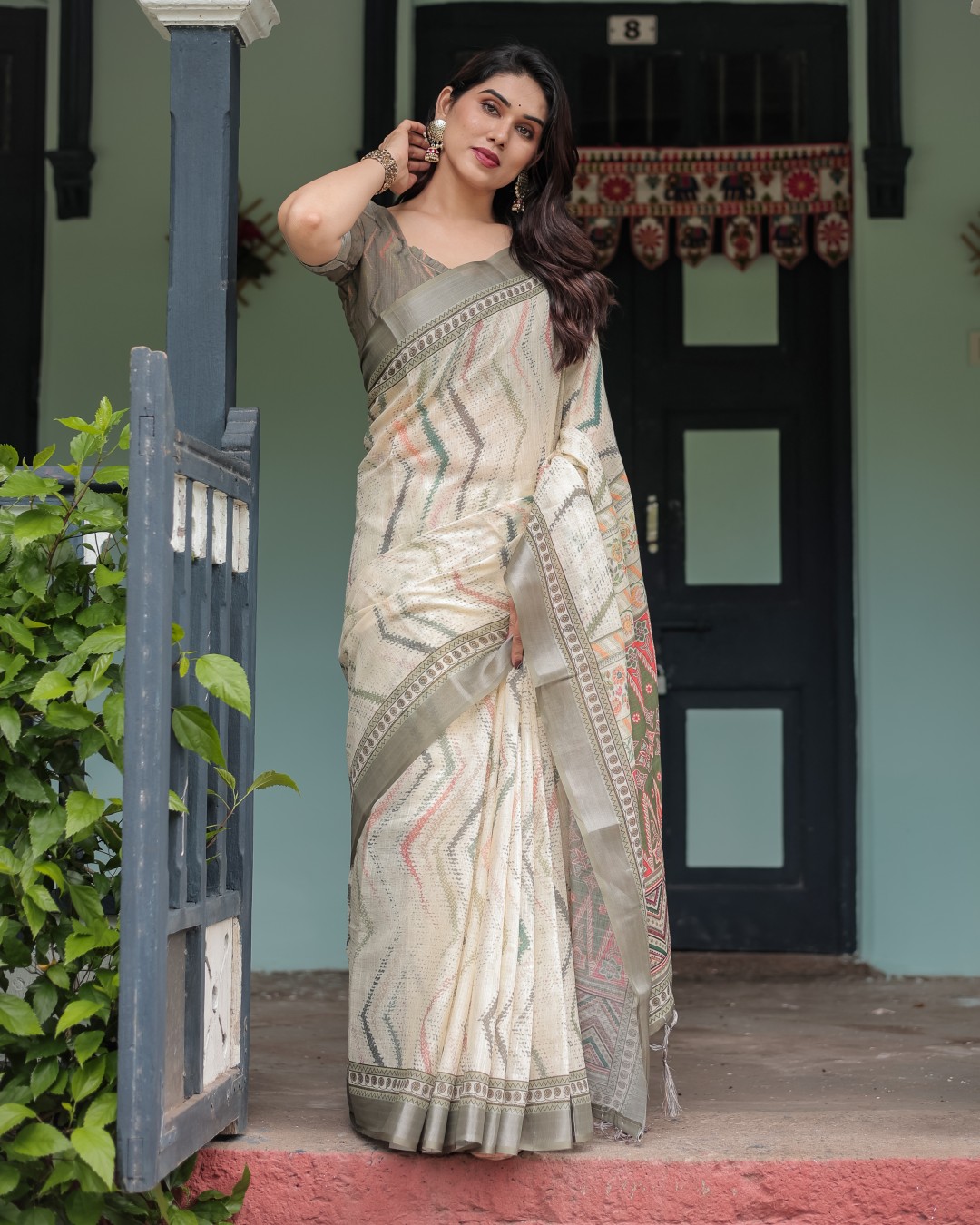 Pure Cotton Linen Saree with Floral and Foliage Prints, Contrast Border, and Tassels(Pack of 1)
