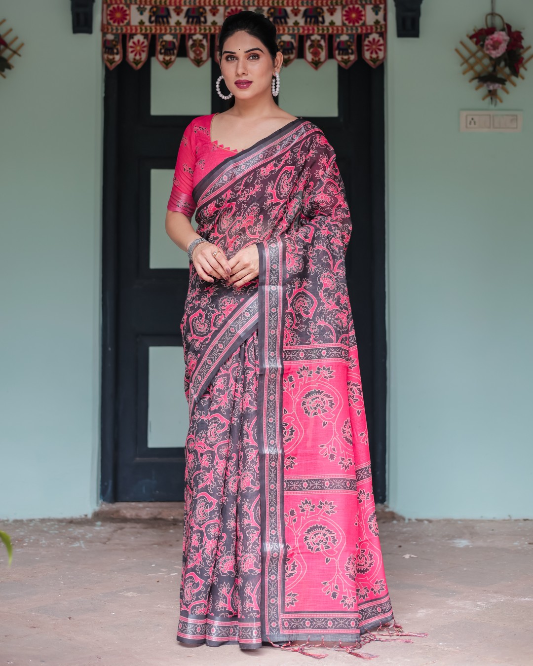 Chevron Print Pure Cotton Linen Saree with Blouse and Tassels (Pack of 1)