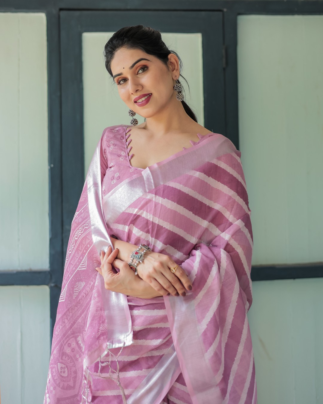 Chevron Print Pure Cotton Linen Saree with Blouse and Tassels (Pack of 1)