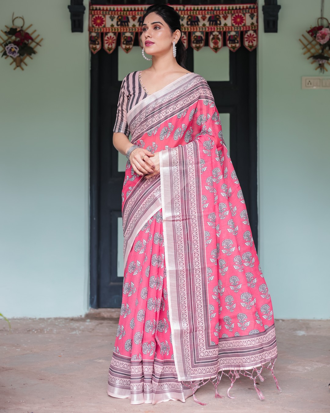 Chevron Print Pure Cotton Linen Saree with Blouse and Tassels (Pack of 1)