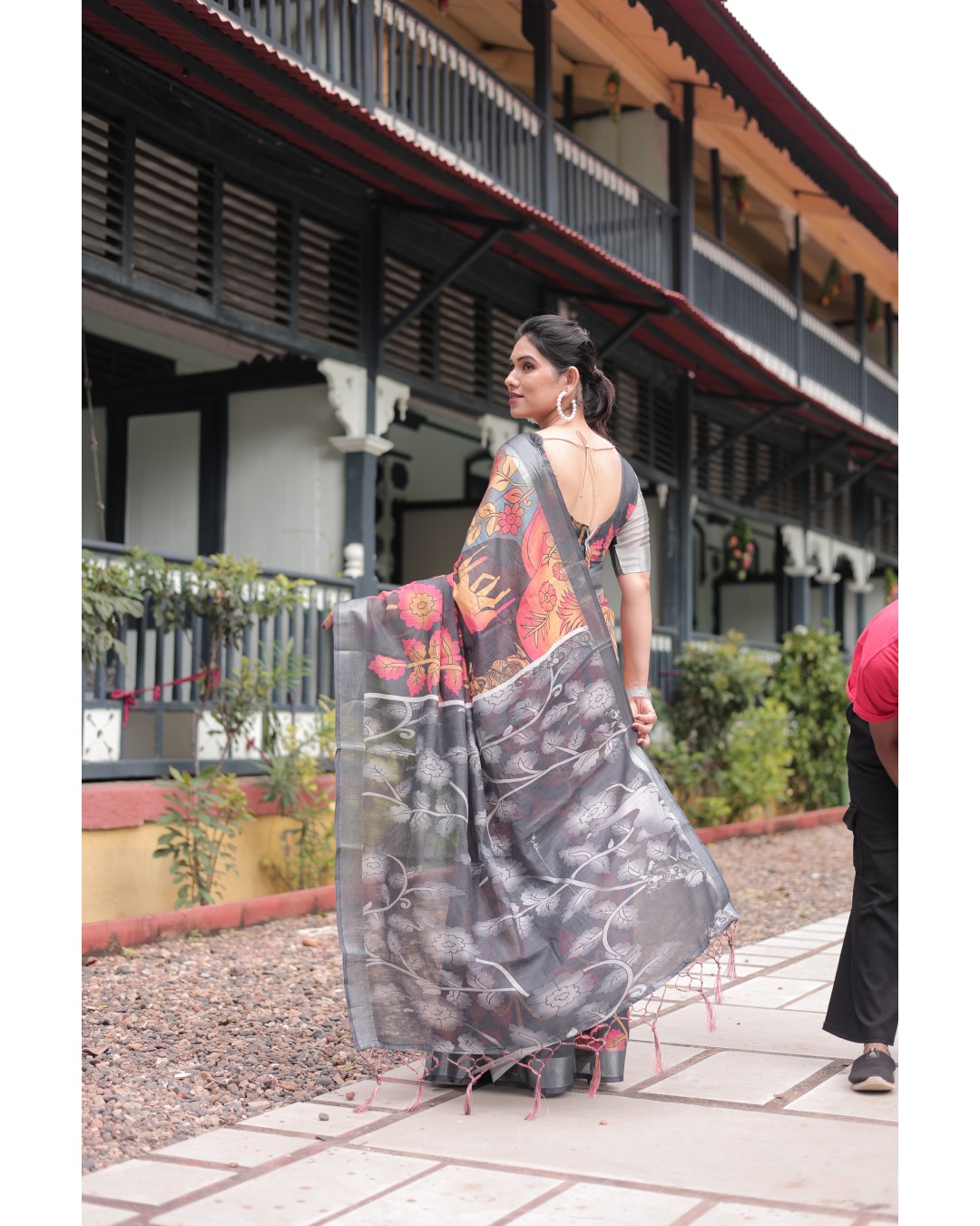 Pure Cotton Linen Saree with Floral Kalamkari Print, Blue Border, and Tassels(Pack of 1)