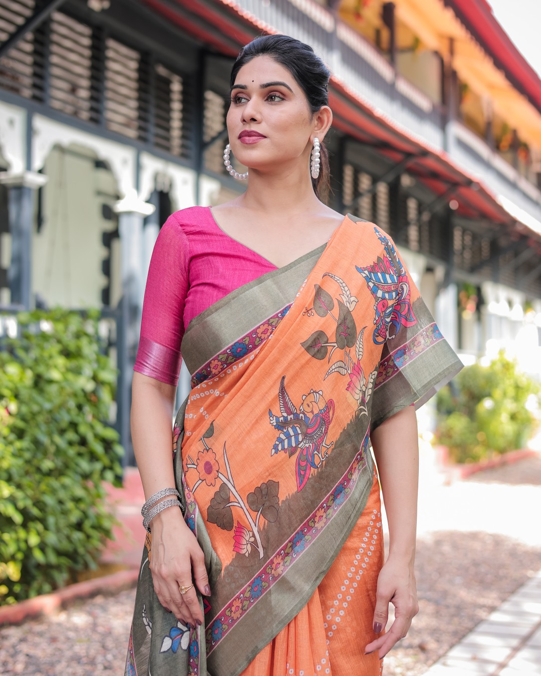 Floral Print Pure Cotton Linen Saree with Orange Border and Tassels(Pack of 1)