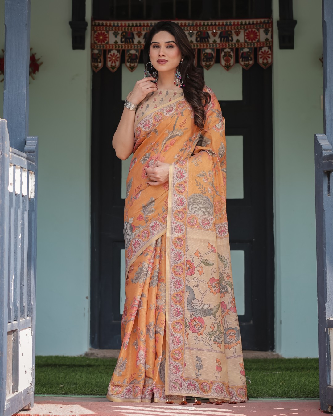 Floral Patterns Linen Cotton Handloom Printed Saree, Heritage-Inspired Pallu, and Tassels(Pack of 1)