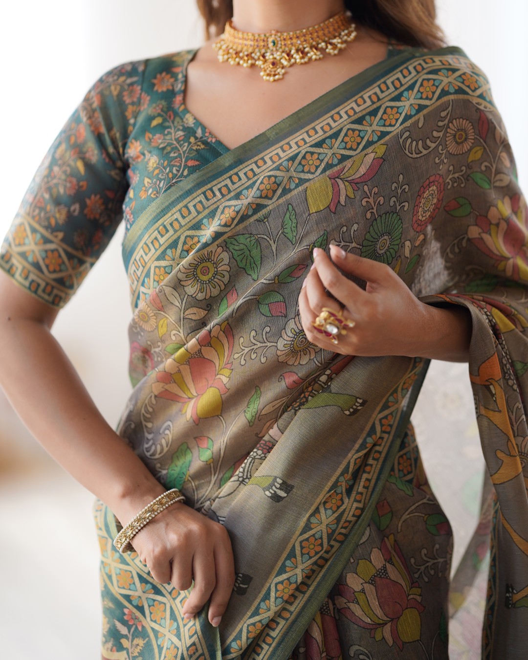 Handloom Cotton Saree with All-Over Floral Print & Multicolor Royal Procession Pallu (Pack of 1)