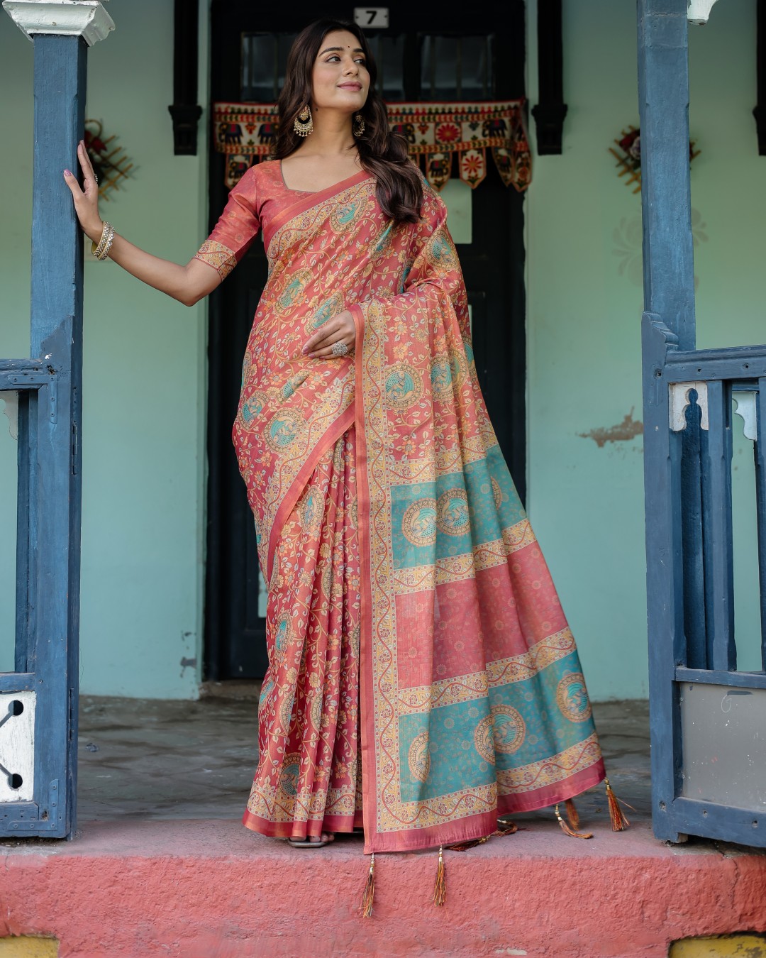 Handloom Cotton Saree with Multicolor Floral Pallu & Peach Border(Pack of 1)