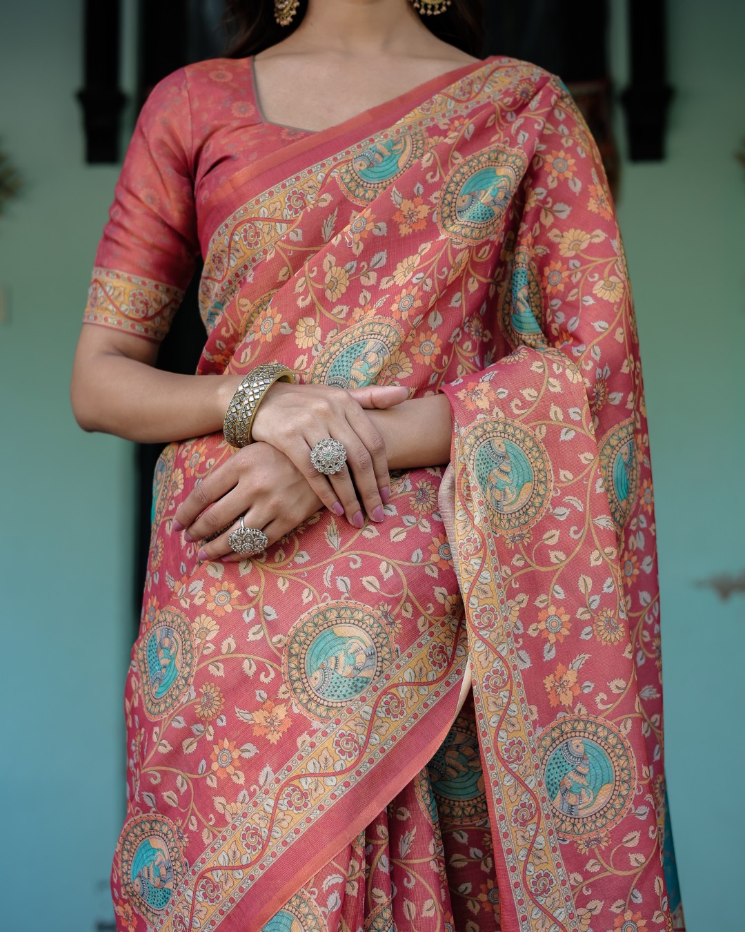 Handloom Cotton Saree with Multicolor Floral Pallu & Peach Border(Pack of 1)