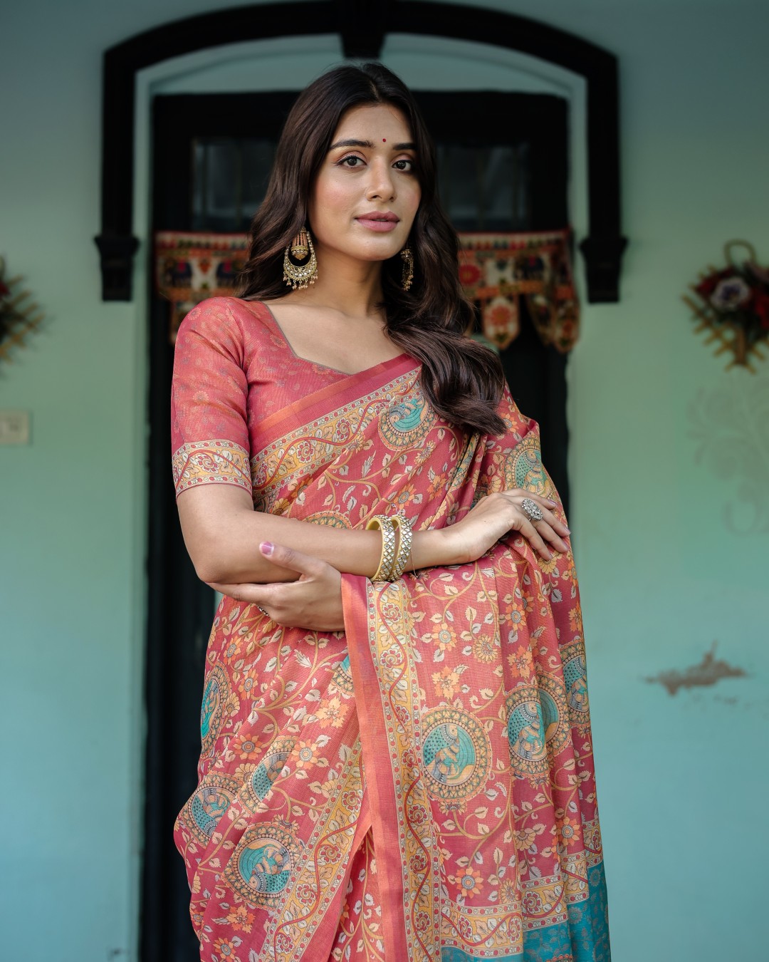 Handloom Cotton Saree with Multicolor Floral Pallu & Peach Border(Pack of 1)