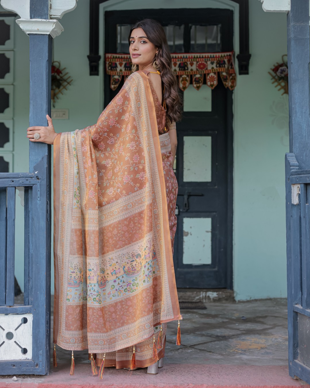 Handloom Cotton Saree with Multicolor Floral Pallu & Peach Border(Pack of 1)