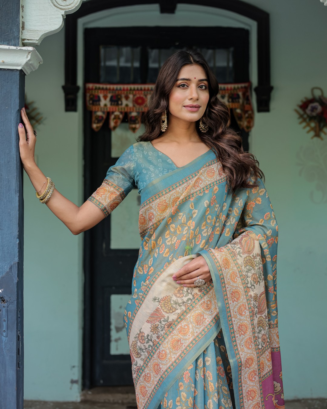 Handloom Cotton Saree with Multicolor Floral Pallu & Peach Border(Pack of 1)