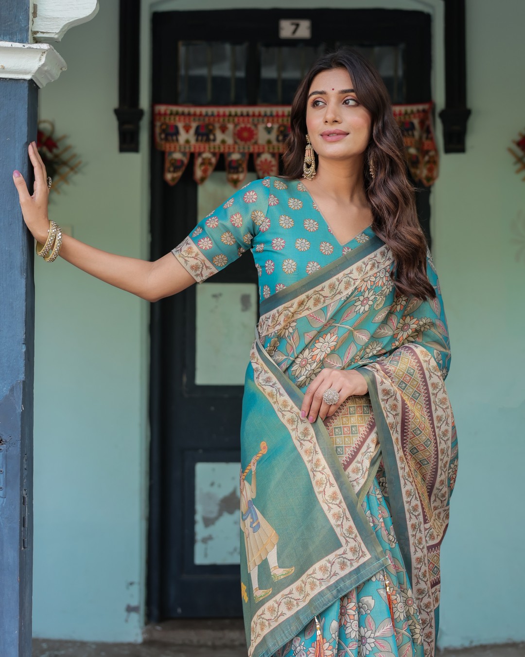 Handloom Cotton Saree with Multicolor Floral Pallu & Peach Border(Pack of 1)