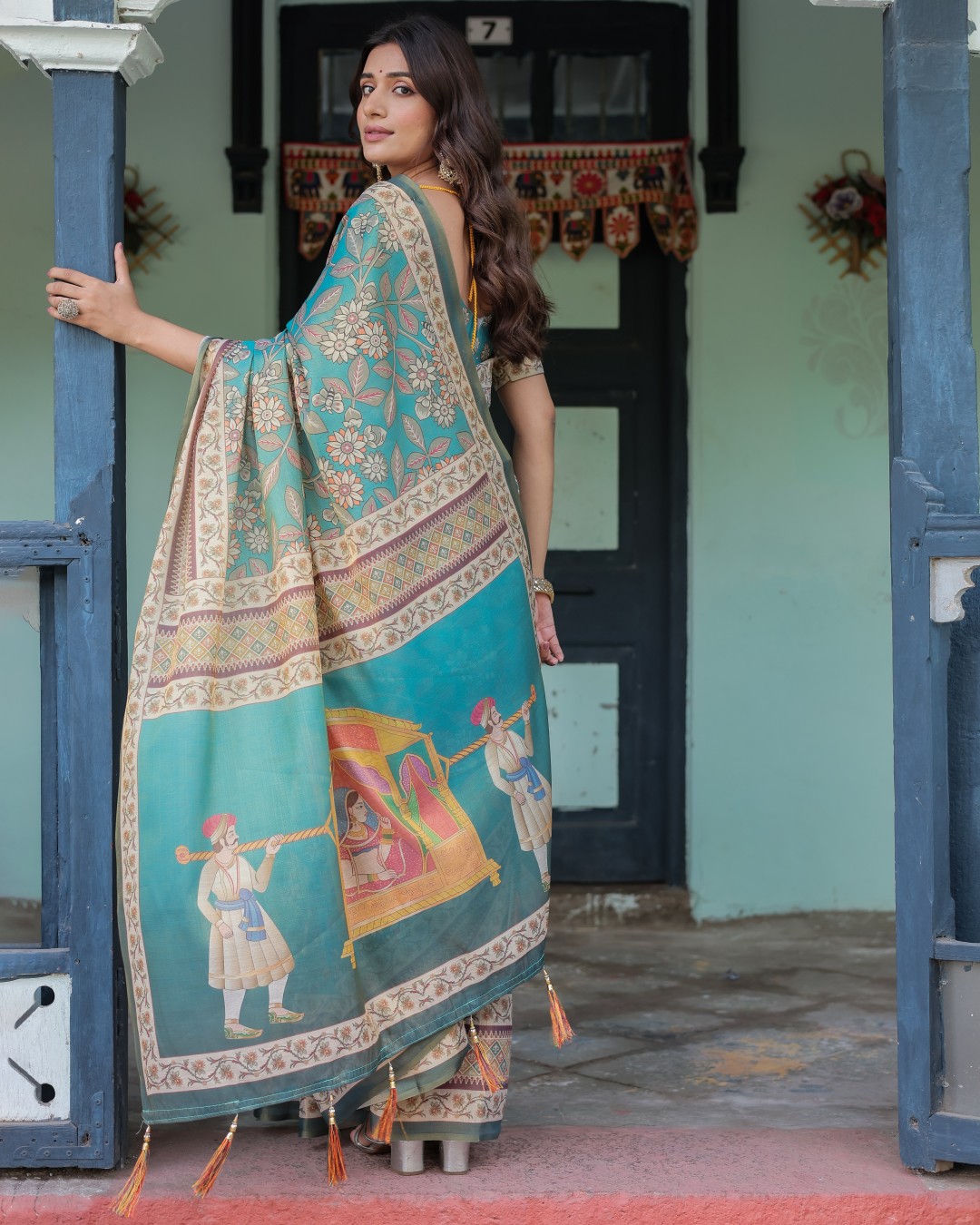 Handloom Cotton Saree with Multicolor Floral Pallu & Peach Border(Pack of 1)