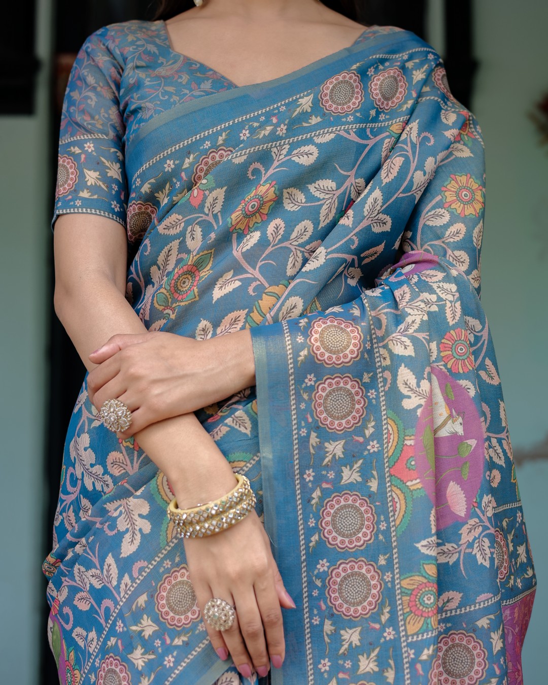 Handloom Cotton Saree with Bold Floral Print & Grand Peacock Pallu(Pack of 1)