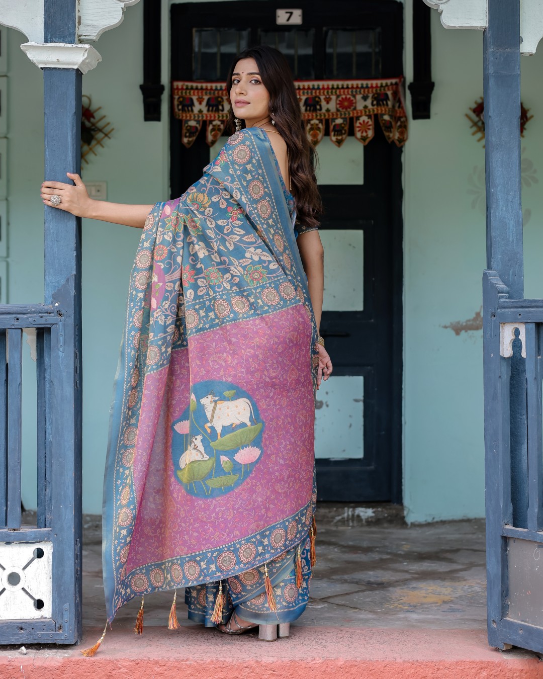 Handloom Cotton Saree with Bold Floral Print & Grand Peacock Pallu(Pack of 1)