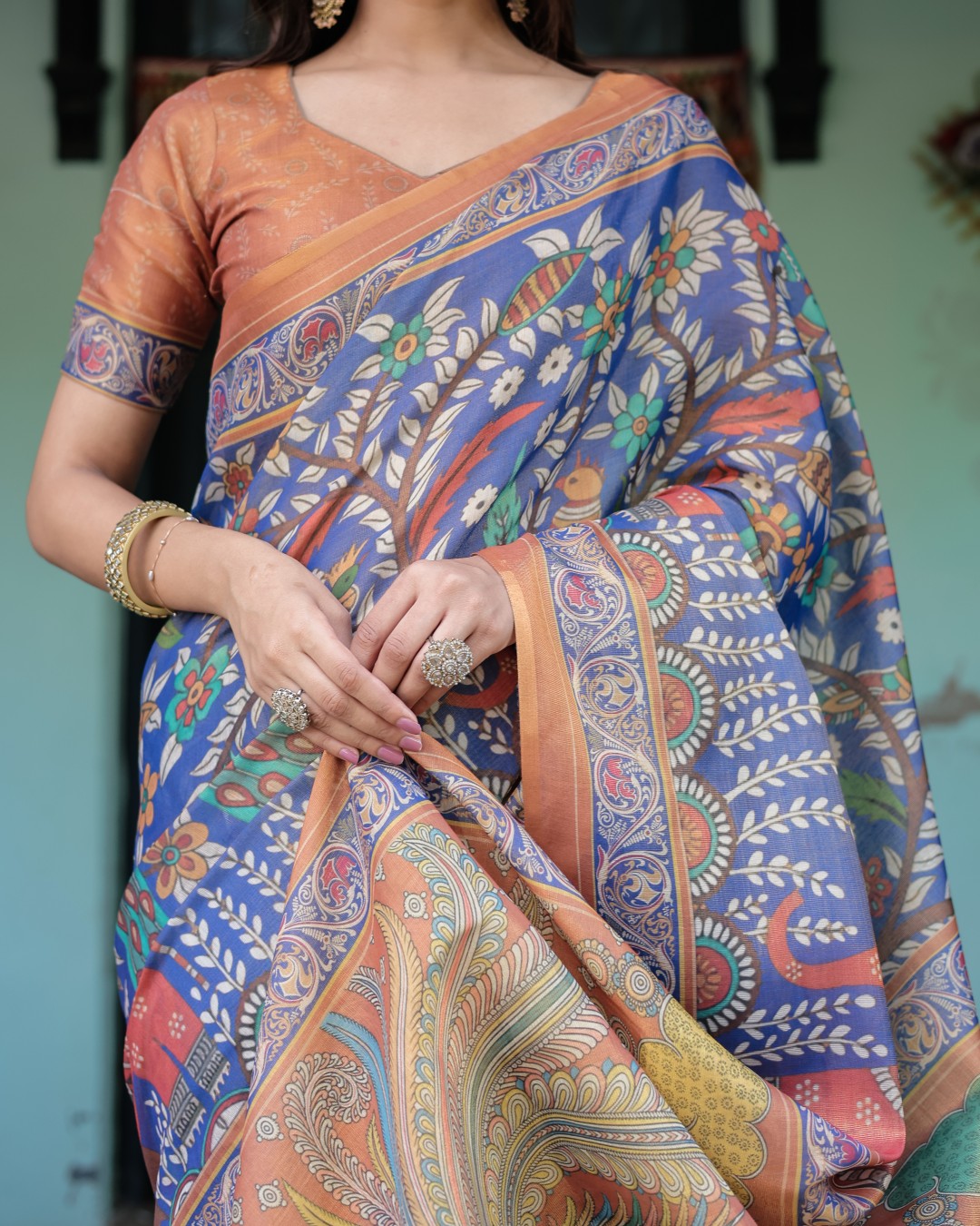 Handloom Cotton Saree with Bold Floral Print & Grand Peacock Pallu(Pack of 1)