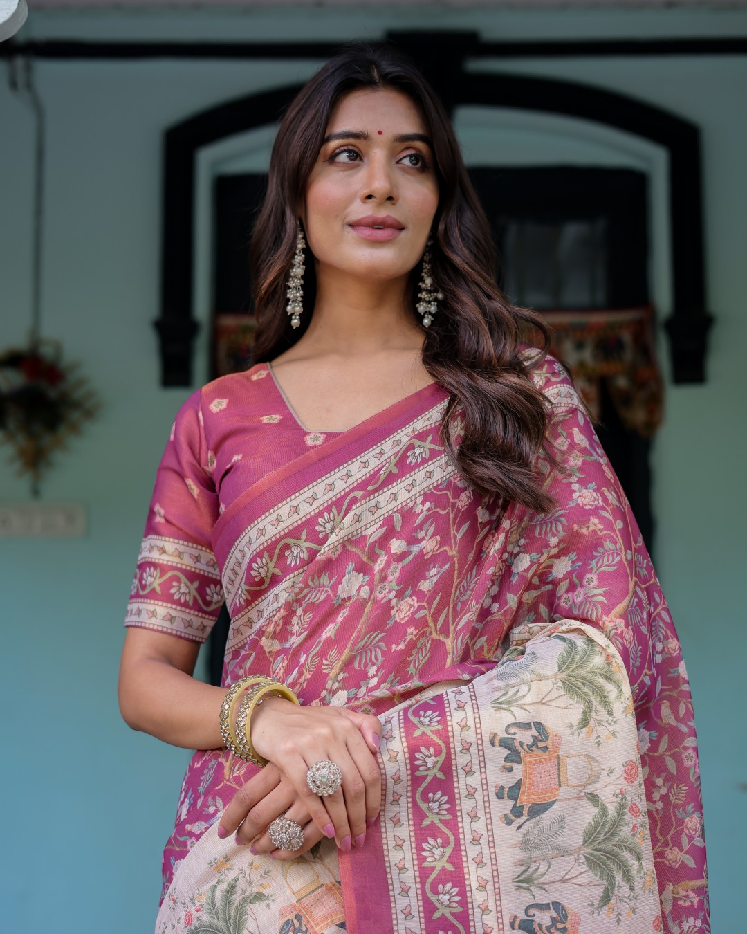 Handloom Cotton Saree with Bold Floral Print & Grand Peacock Pallu(Pack of 1)