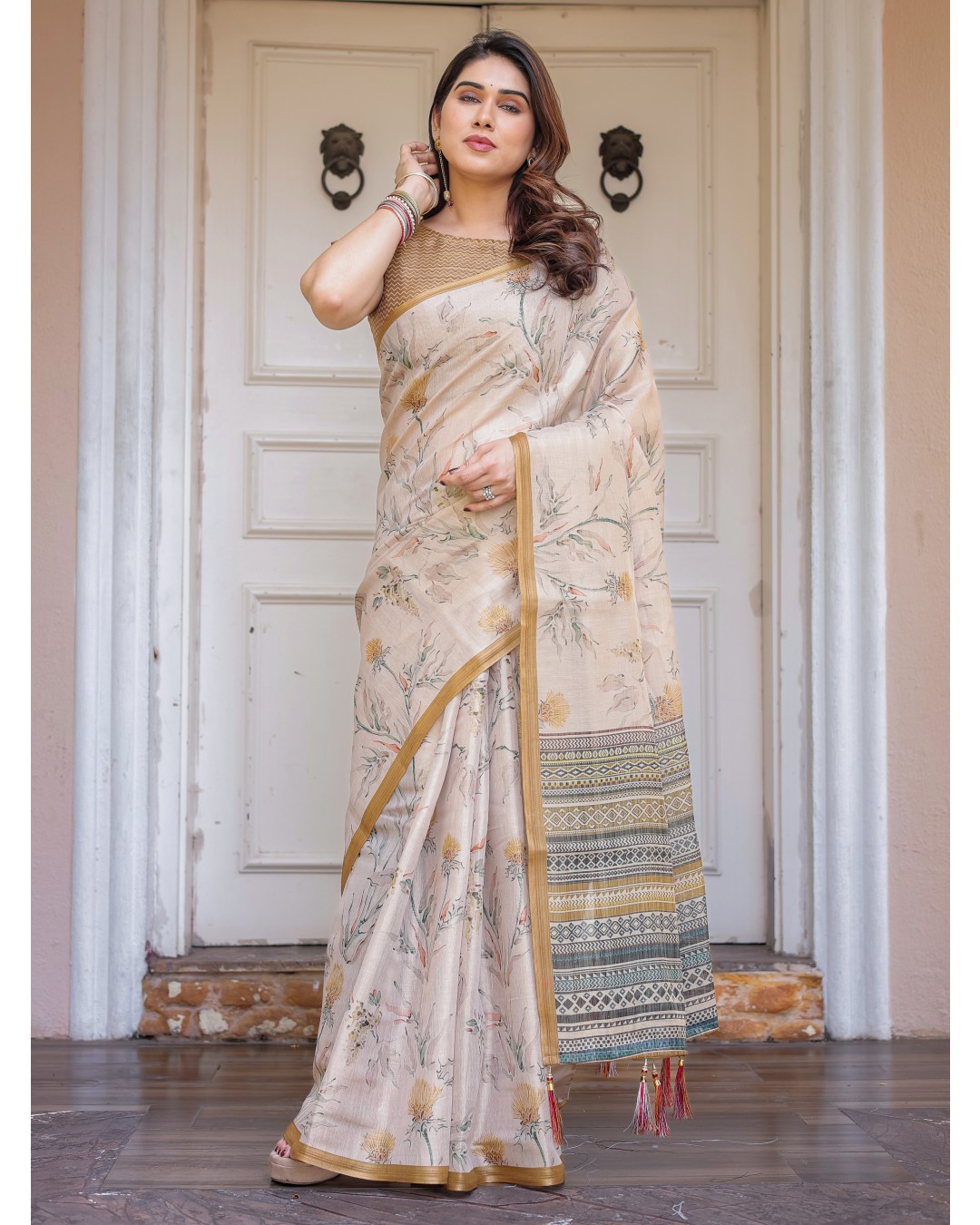 Floral Handloom Cotton-Linen Saree with Woven Pallu & Tassels – Classic Ethnic Wear(Pack of 1)