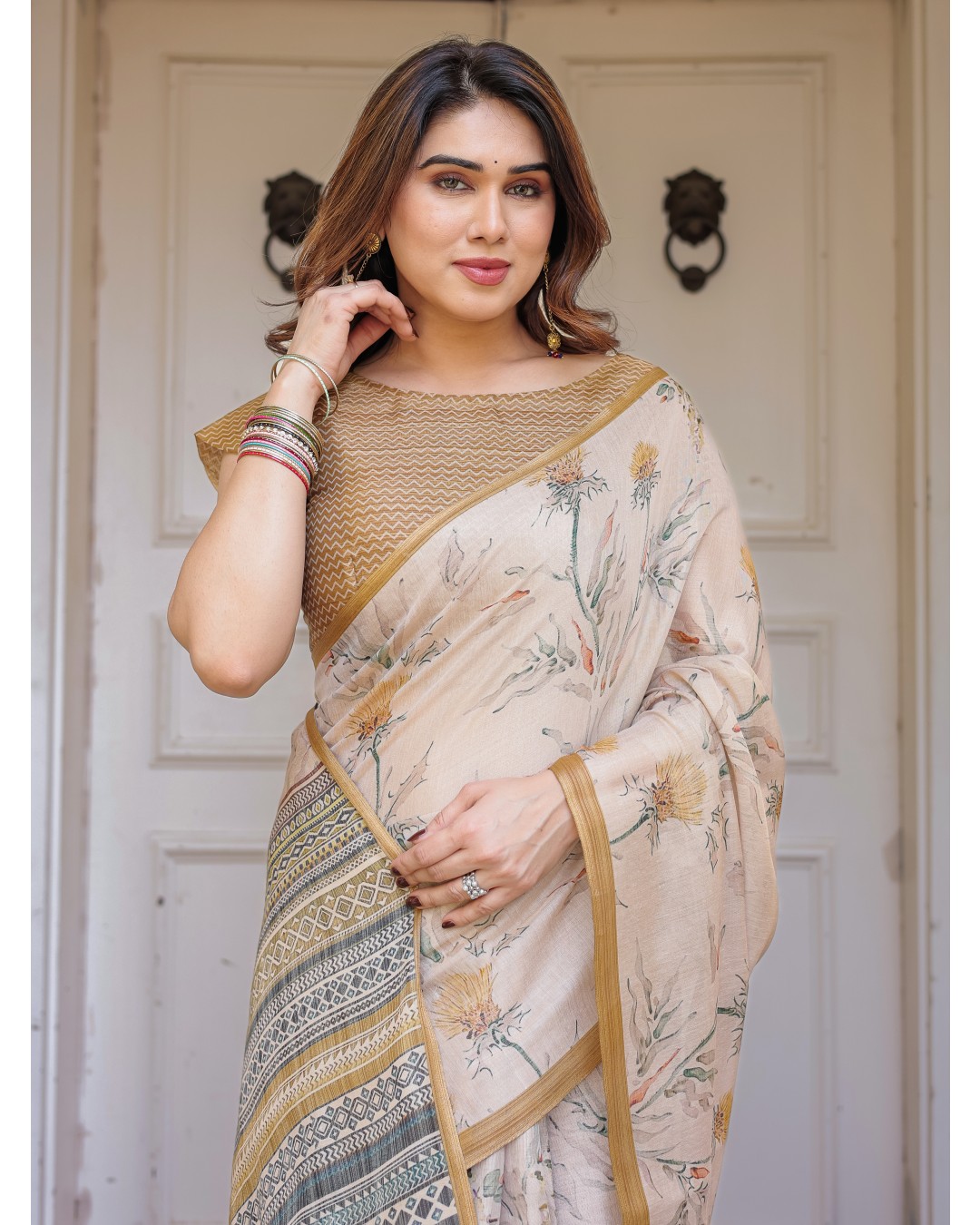 Floral Handloom Cotton-Linen Saree with Woven Pallu & Tassels – Classic Ethnic Wear(Pack of 1)