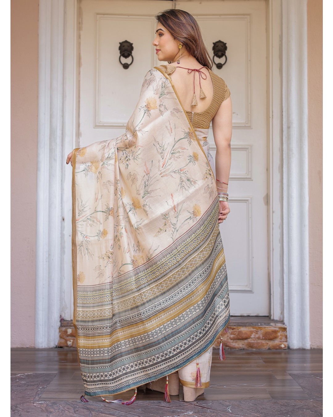 Floral Handloom Cotton-Linen Saree with Woven Pallu & Tassels – Classic Ethnic Wear(Pack of 1)