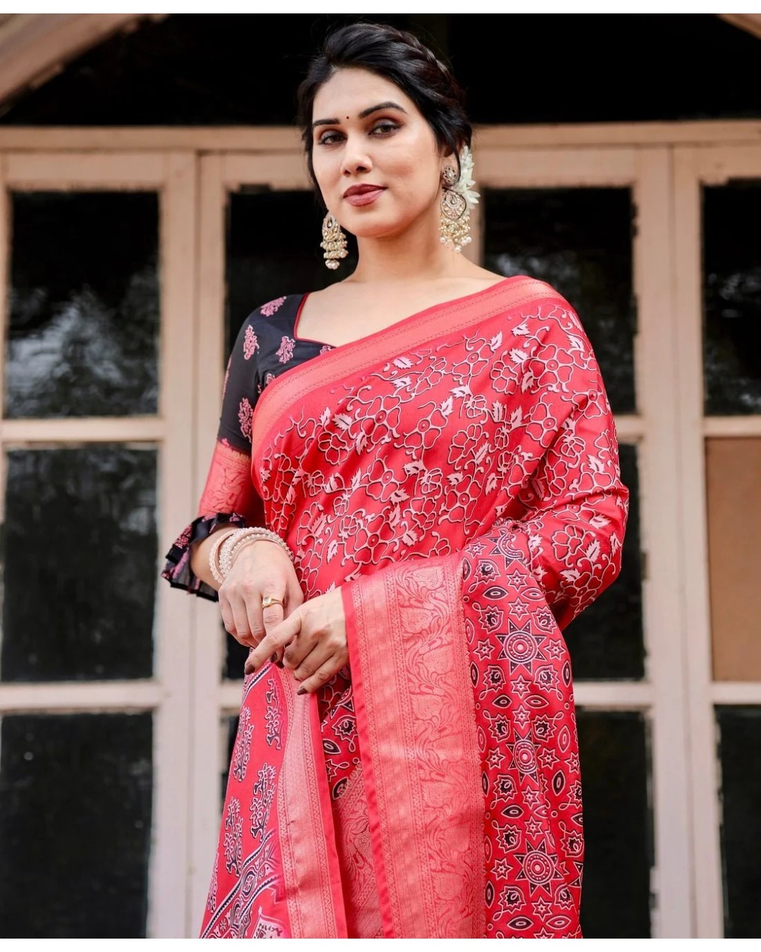 Fiery Red Tussar Silk Saree with Ornamental Motifs and Detailed Zari Pallu (pack of 1)