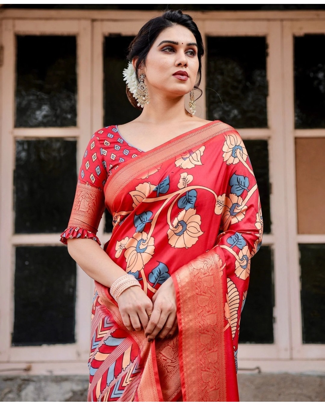 Vibrant Red Tussar Silk Saree with Bold Floral Motifs and Chevron Patterned Pallu (pack of 1)