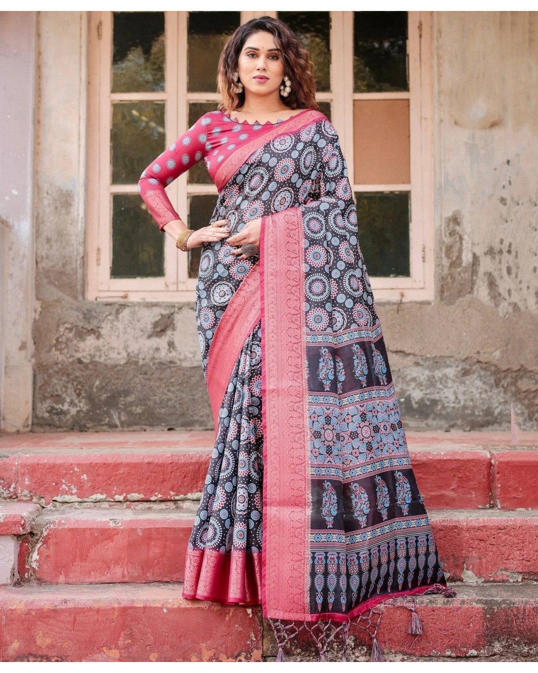 Black and Coral Tussar Silk Saree with Intricate Circular Motifs and Ornamental Pallu (pack of 1)