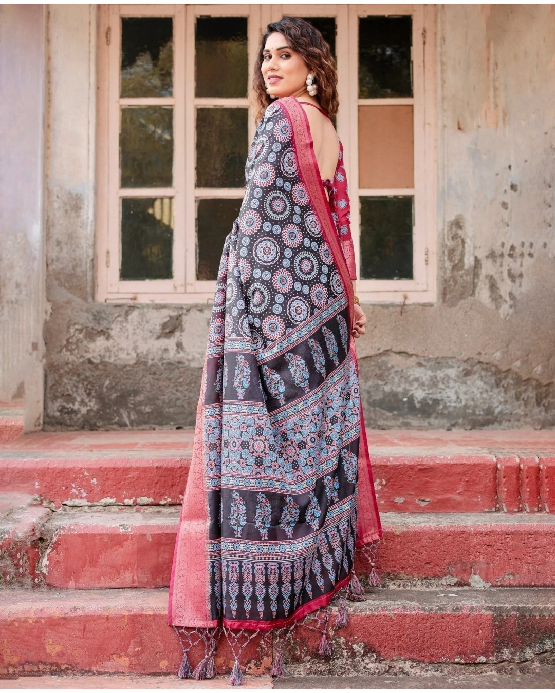 Black and Coral Tussar Silk Saree with Intricate Circular Motifs and Ornamental Pallu (pack of 1)