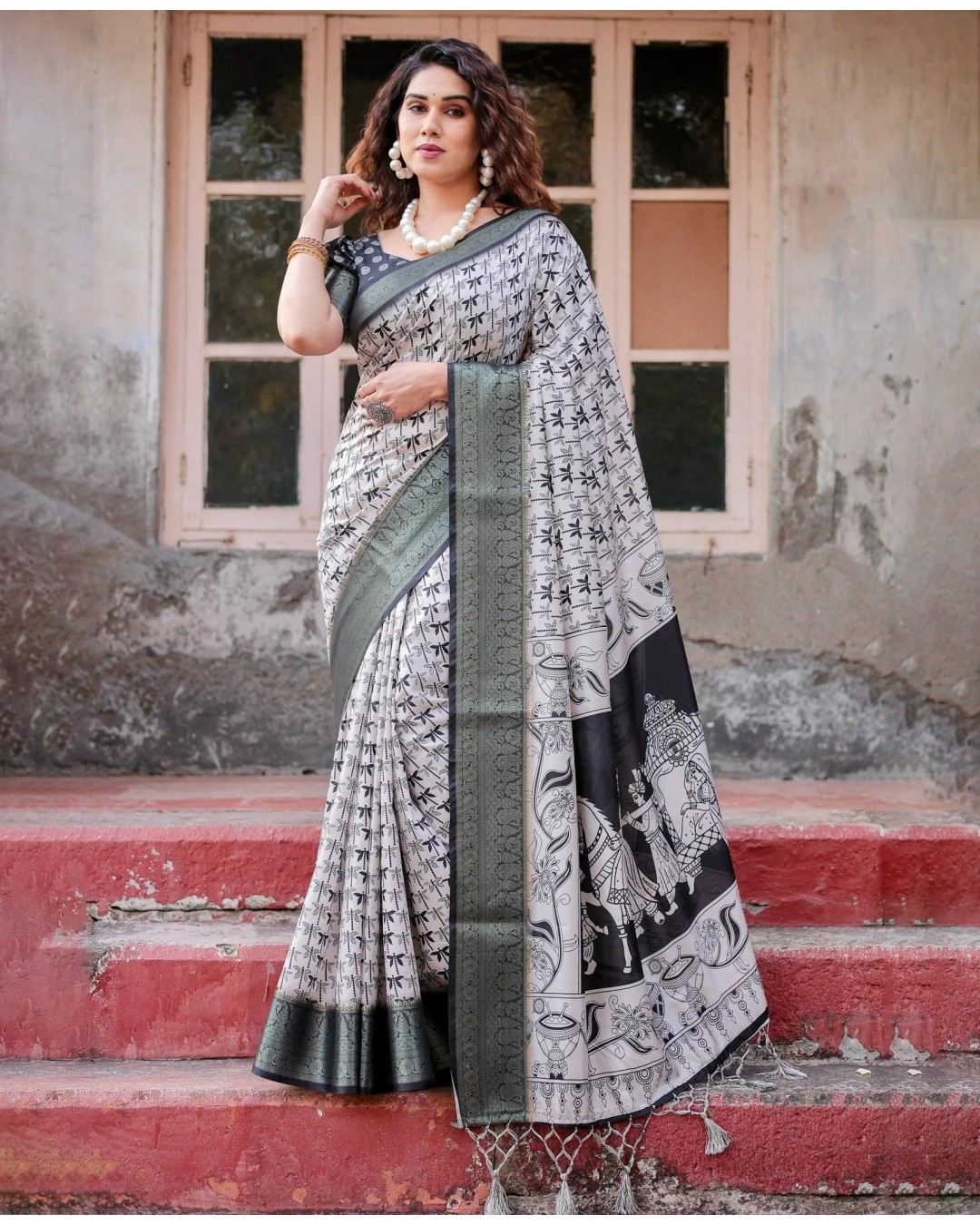 Monochrome White and Black Tussar Silk Saree with Tribal Art Motifs and Zari Border (pack of 1)