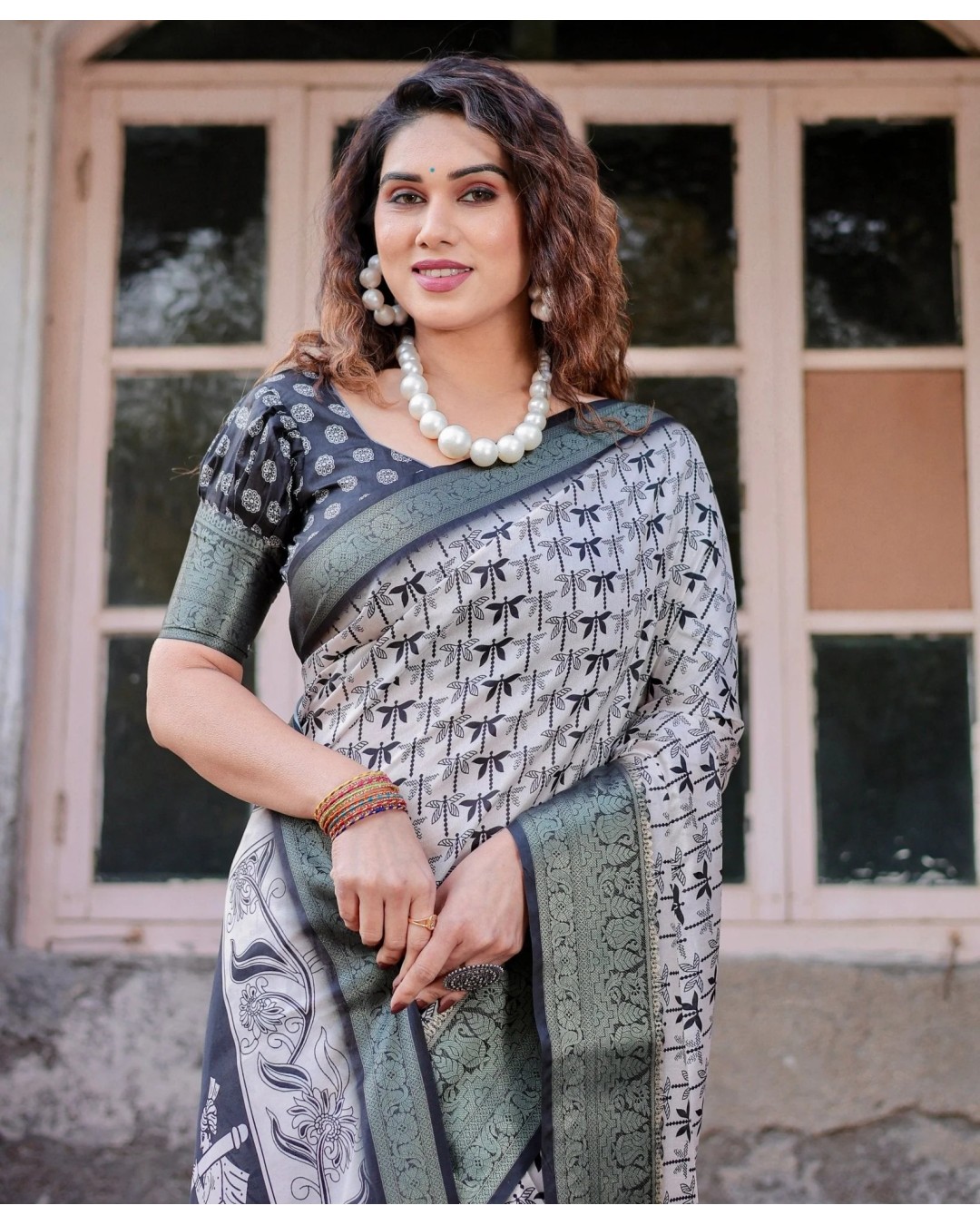 Monochrome White and Black Tussar Silk Saree with Tribal Art Motifs and Zari Border (pack of 1)