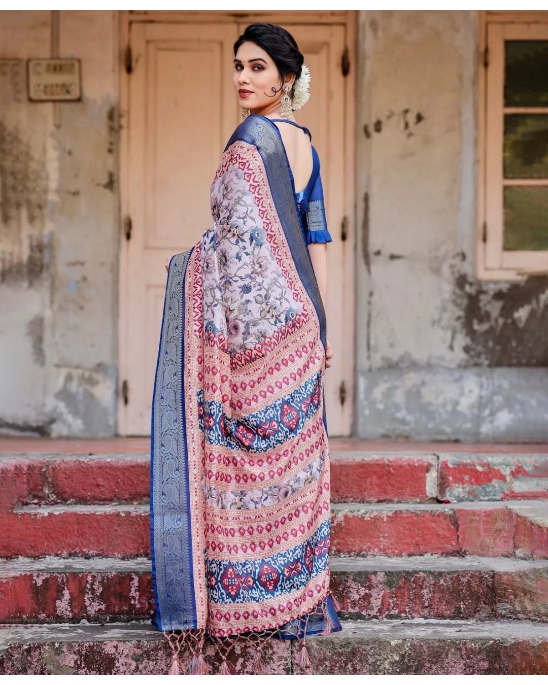 Ivory and Navy Blue Tussar Silk Saree with Floral Elegance and Ornamental Zari Work (pack of 1)