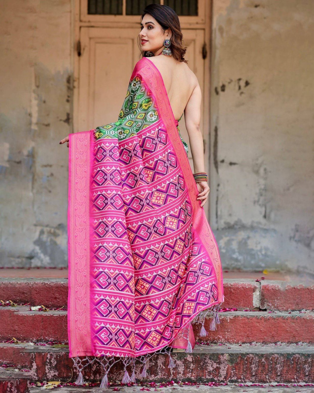 Green and Pink Tussar Silk Saree with Vibrant Ikat Patterns and Zari Border (pack of 1)